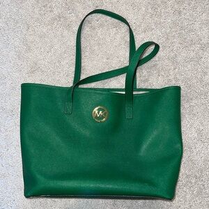 Green Michael Kors tote bag. Only used a few times looks like brand new.
